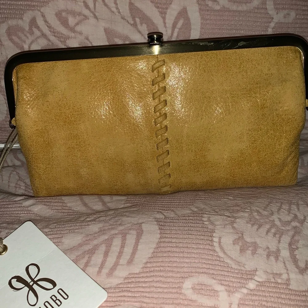 🌀🌀  SOLD 🌀🌀 NWT HOBO Lauren wallet/clutch. Color Honeycomb. Leather. - Picture 2 of 13